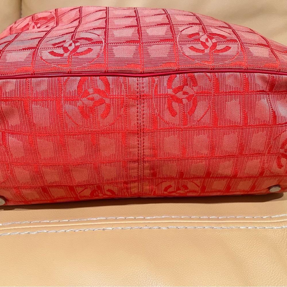 CHANEL Travel Line Tote Bag Nylon Red CC - Picture 5 of 16